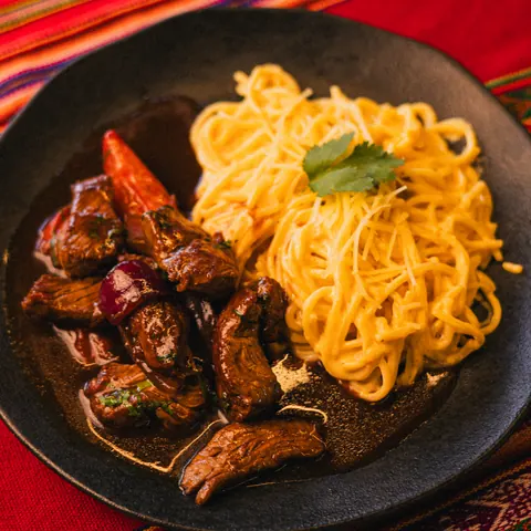 Fettuccine con Lomo Saltado