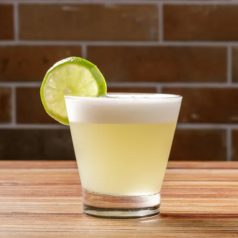 Pisco sour com limão